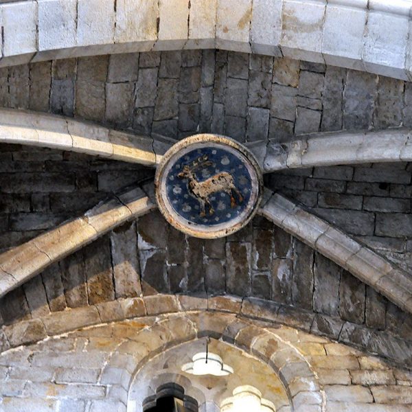 Girona.- Església del Convent de Sant Domènec, d’estil gòtic/barroc del 1339. Detall d’una de les capelles laterals coberta amb volta de creueria (12/2013)