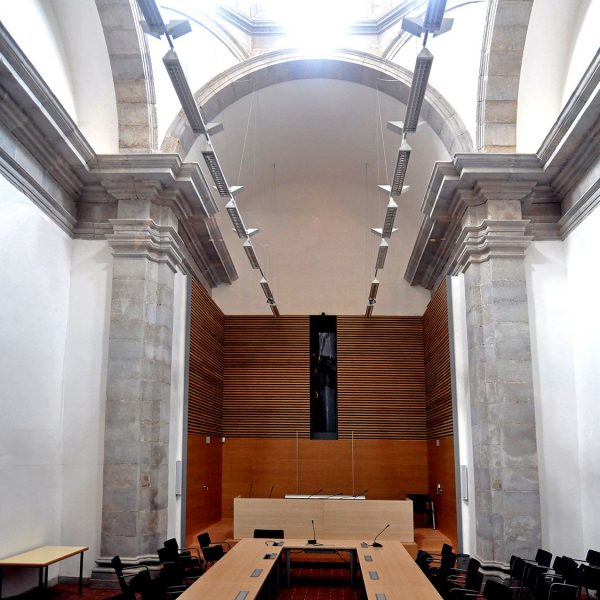 Girona.- Església del Convent de Sant Domènec. Capella utilitzada com Aula Magna de la Universitat (12/2013)