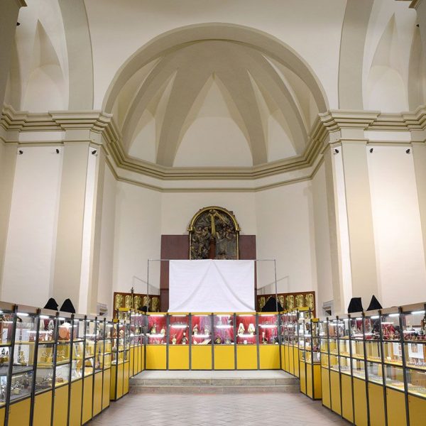 Girona.- Església barroca de Sant Lluc, S. XVIII. (Seu dels Manaies) Consta d’una sola nau, creuer i cúpula circular. (11/2016)