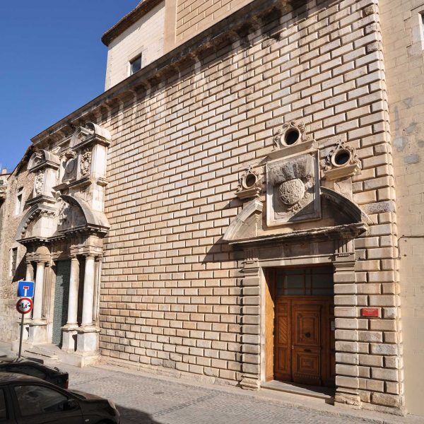 Girona.-Església de Sant Martí Sacosta d'origen romànic, S. XI. L'actual es d'estil barroc, S. XVI i ubica el Seminari Conciliar (11/2013)