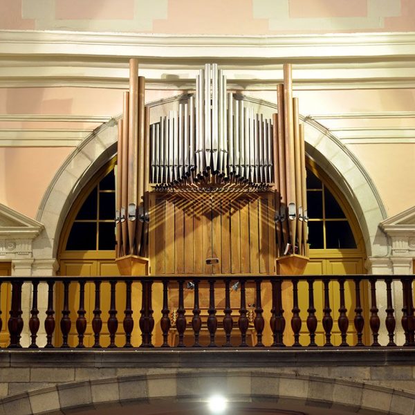 Girona.-Església de Sant Martí Sacosta d'estil barroc, S. XVI. Orgue instal·lat al cor (4/2014)