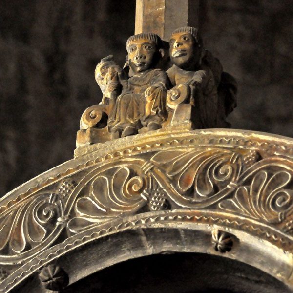 Girona.- Església de Sant Pere de Galligants. Instal·lacions del Museu arqueològic. Reproducció de la rosassa per mostrar el detall de la ornamentació (11/2013)