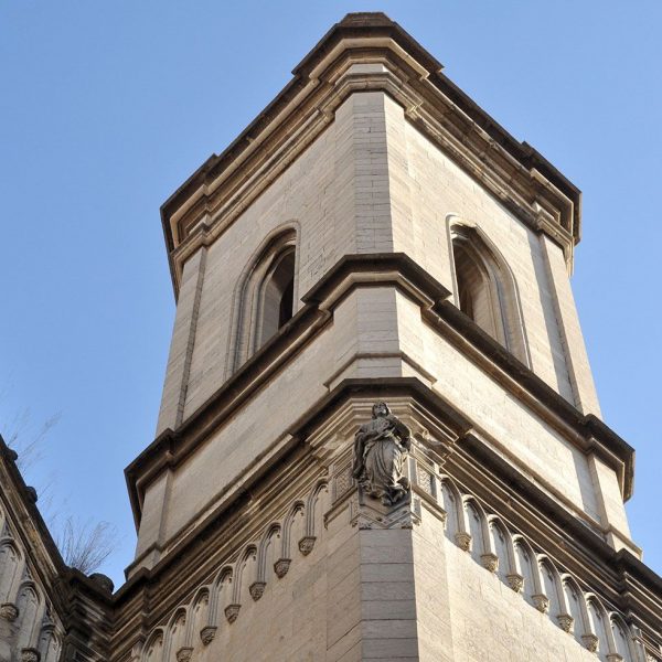 Girona.- Església del Sagrat Cor d'estil neogòtic del 1886. Vista del campanar dret, de torre decorat amb elements neogòtics (11/2013)