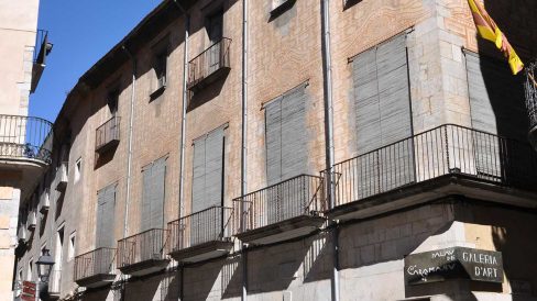 Girona.- Antic palau de Caramany, S. XVI molt reformat en el S XVIII. L'última restauració es dels anys 1913/1914 (3/2014)