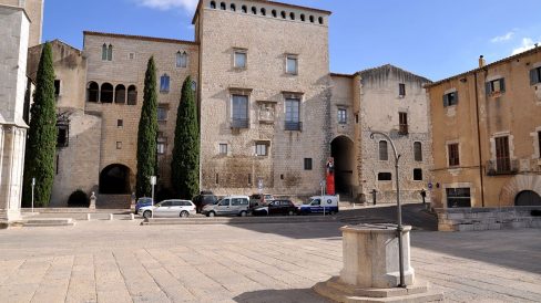 Girona.- Palau Episcopal, d'estil romànic/gòtic que consta de quatre cossos i que alberga el Museu d'Art de Girona (11/2013)
