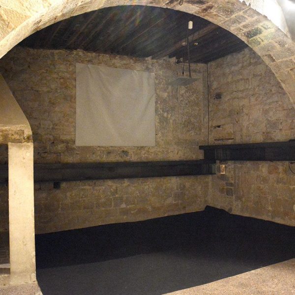 Girona.- Palau Episcopal, d'estil romànic/gòtic. Sala de la Presó o antiga presó dels capellans (2/2017)