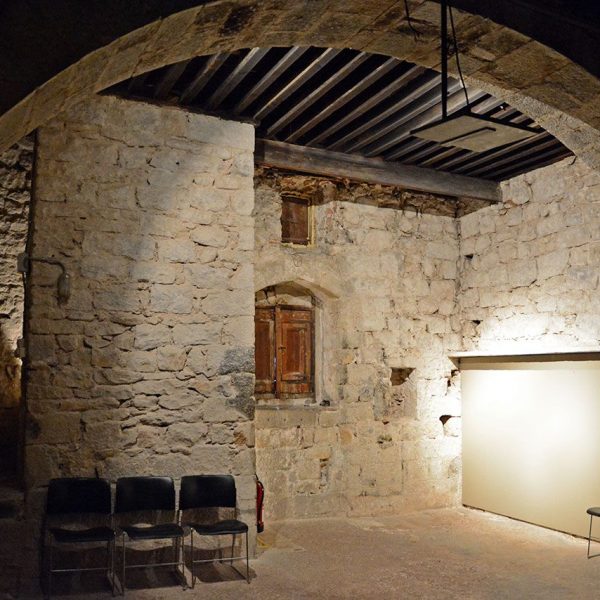 Girona.- Palau Episcopal, d'estil romànic/gòtic. Sala de la Presó o antiga presó dels capellans (2/2017)