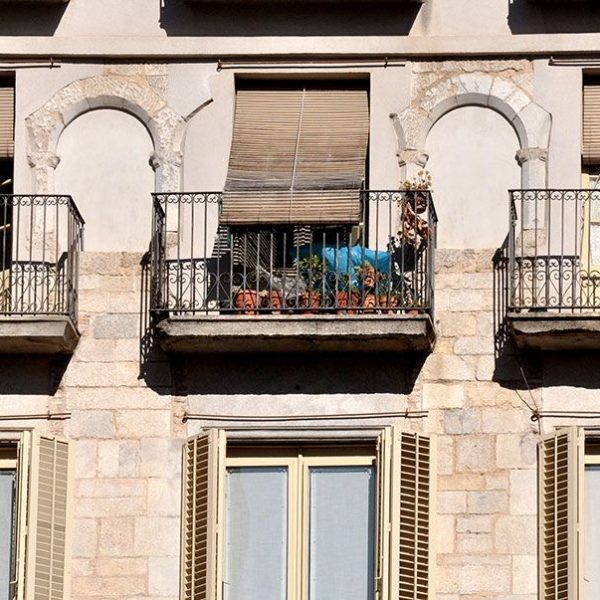 Girona.- Antic Palau de la Generalitat durant els S. XV a XVII. Galeries d’arcades de l’últim pis integrades dins l'actual edifici (2/2014)