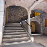 Girona.- Casa Carles, barroca del S. XVIII que s'articula a través d'un pati i una escalinata que porta a les estances superiors (1/2014)