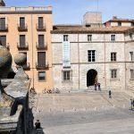 Girona.- Casa Pastors, S. XVII edificada sobre les muralles romanes com testimonia la Sala dels Magistrats dins una torre fortificada del S. XIV (5/2014)