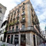 Girona.- Casa Pol, d'estil neoclàssic/romàntic del S,. XIX. Consta de planta baixa i quatre pisos, l'últim afegit posteriorment (2/2014)
