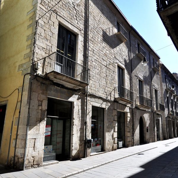 Girona.- Casa Solterra, obra popular dels S. XVII/XVIII on hi han ubicats els serveis de Cultura de la Generalitat (3/2014)