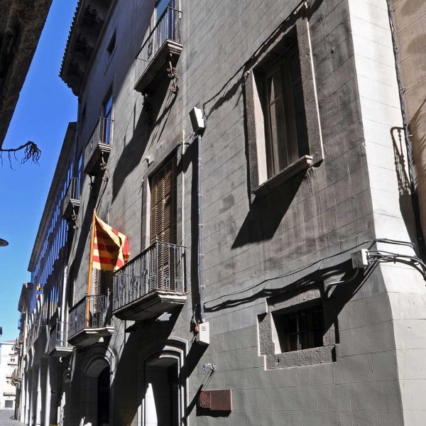 Girona.- Casino Gironí o Casa Ric Albareda, neoclàssica del S. XIX. Als anys 1923/1928 es va reformar ennoblint els salons i fent una gran sala de ball (3/2014)