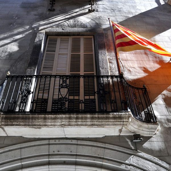 Girona.- Casino Gironí o Casa Ric Albareda, neoclàssica del S. XIX. Als anys 1923/1928 es va reformar ennoblint els salons i fent una gran sala de ball (3/2014)