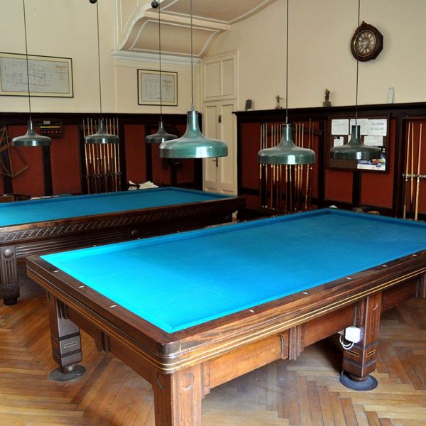 Girona.- Casino Gironí o Casa Ric Albareda, neoclàssica del S. XIX. Vista d'una de les sales recreatives del Casino (3/2014)