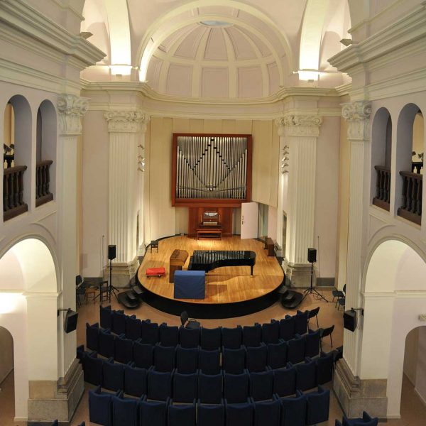 Girona.- Antic Hospici d'estil academicista 1776/1786 (Casa de Cultura Tomàs de Lorenzana). Església reformada com auditori Josep Viader (2/2014)