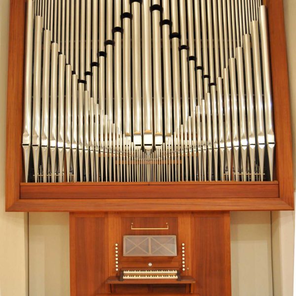 Girona.- Antic Hospici (Casa de Cultura Tomàs de Lorenzana). Orgue de l'auditori de dos teclats manuals i un de peu de setze registres (2/2014)