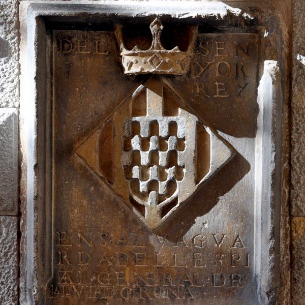 Girona.- Hospital de Santa Caterina. Escut de pedra del 1571 de quant Felip II va ordenar construir el nou hospital (2/2014)