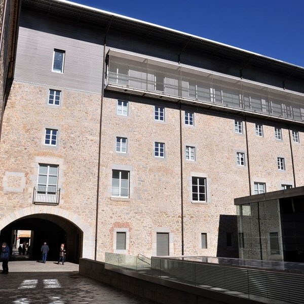 Girona.- Hospital de Santa Caterina. Part posterior de l'edifici que des del 2004 pertany als serveis territorials de la Generalitat (2/2014)