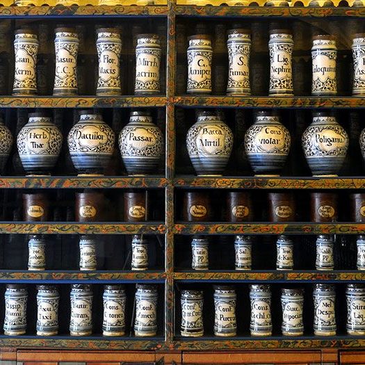 Girona.- Hospital de Santa Caterina. Farmàcia dels S. XVII/XVIII, destaca sobretot per la seva important col·lecció de pots de farmàcia (2/2014)