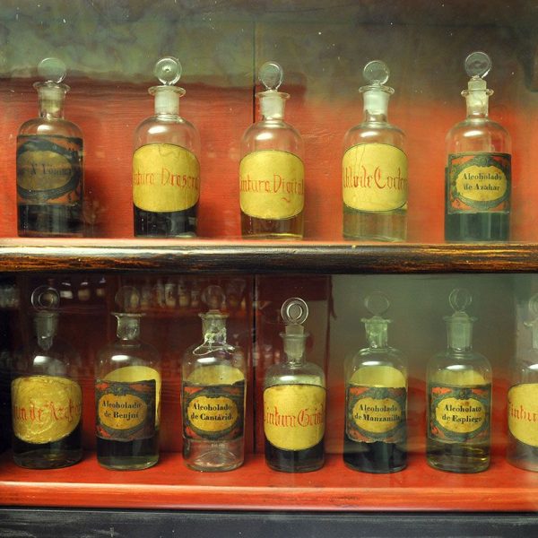 Girona.- Hospital de Santa Caterina. Farmàcia dels S. XVII/XVIII, destaca sobretot per la seva important col·lecció de pots de farmàcia (2/2014)