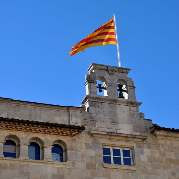 Girona.- Antiga capella de l'hospital de Santa Caterina convertida en l'auditori Josep Irla. Vista del campanar d'espadanya (3/2014)