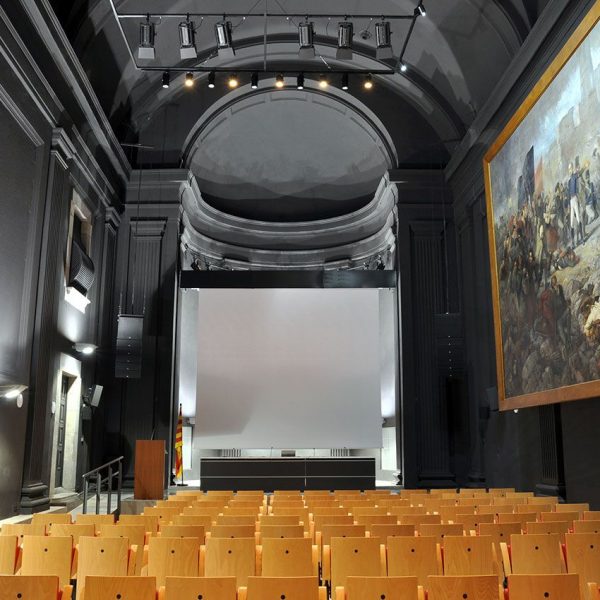 Girona.- Capella de l'hospital de Santa Caterina consagrada l'any 1679 i actual auditori Josep Irla. Es d'una nau coberta amb volta de llunetes (3/2014)