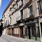 Girona.- Antic Hotel Centre que es trobava en el primer pis i en els baixos hi havia el garatge. Actualment hi han dependències de l'Ajuntament (2/2014)