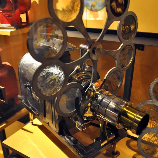 Girona.- Museu del Cinema Tomàs Mallol. Mostra una col·lecció reunida pel Sr. Mallol de màquines i altres elements relacionats amb el cinema (5/2014)