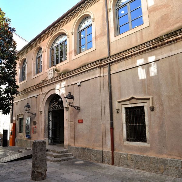 Girona.- Museu d’història de Girona ubicat a la Casa Cartellà i convent dels caputxins del S. XVIII que encara conserva l’estructura del convent (11/2013)