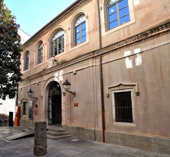 Girona.- Museu d’història de Girona ubicat a la Casa Cartellà i convent dels caputxins del S. XVIII que encara conserva l’estructura del convent (11/2013)