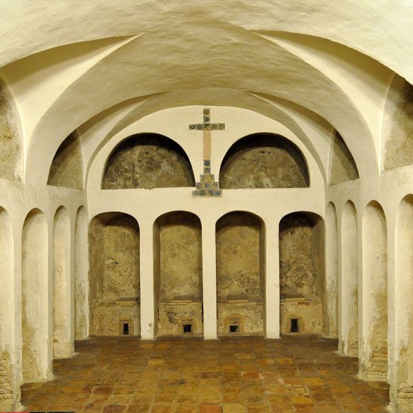 Girona.- Museu d’Història de Girona. Cementiri o dessecador del 1753 de l’antic convent dels Caputxins destinat a momificar els cossos (11/2013)