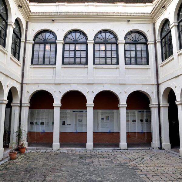 Girona.- Museu d’Història de Girona ubicat a l’antic convent dels caputxins, S. XVIII amb un claustre de dues galeries (11/2013)