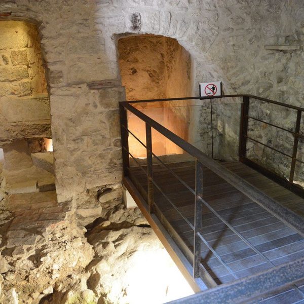 Girona.- Museu d’Història dels Jueus situat al Centre Bonastruç ça Porta. Accessos al Mikvé del S. XV de l’última sinagoga de Girona (7/2018)