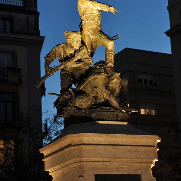 Girona.- Monument al herois del 1808/1809 a la Plaça Independència que consta d’un grup de defensors de Girona durant la guerra del Francès (11/2013)