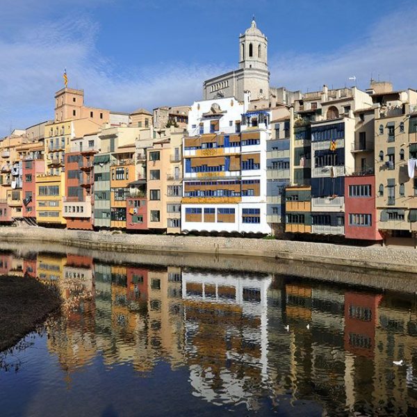 Girona.- Vista panoràmica reflectida a l'Onyar (1/2014)