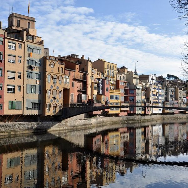 Girona.- Vista panoràmica reflectida a l'Onyar (1/2014)