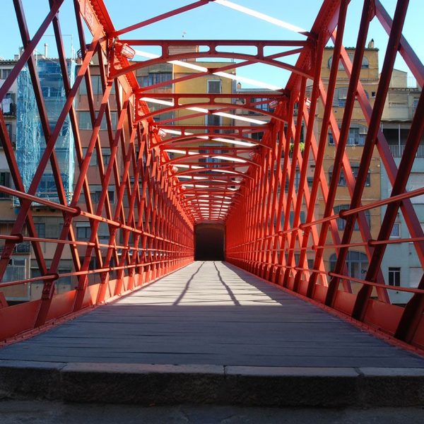 Girona.- Pont de les Peixateries velles, d’una sola llum es de construcció metàl·lica excepte el terra que es de fusta. Es obra de l’enginyer Eiffel (12/2008)