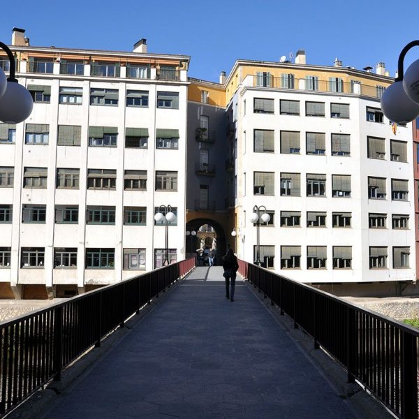 Girona.- Pont de Sant Agustí de formigó del 1973 que va substituir un d’anterior del 1877 de ferro. (11/2013)