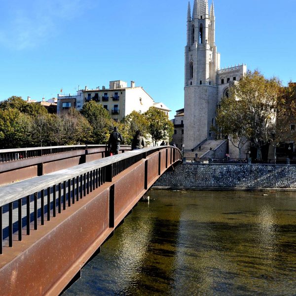 Girona.- Pont de Sant Feliu, Es tracta d’una passera construïda l’any 1995. Es obra dels arquitectes Lluis Guanter i Pere Solà (12/2013)