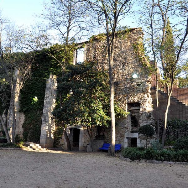 Girona.- Caserna dels Alemanys. Restes de l'edifici destinat a la tropa (12/2013)