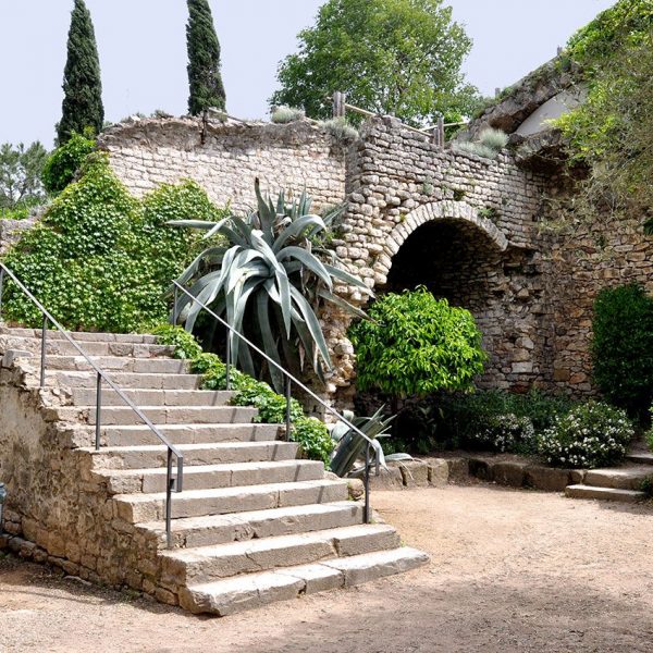 Girona.- Caserna dels Alemanys. Jardins prop la Torre Gironella (5/2014)