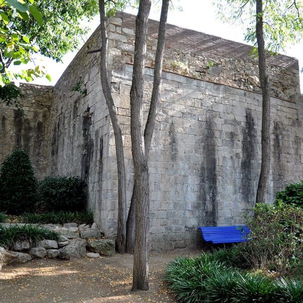 Girona.- Torre Gironella emplaçada a la Caserna dels Alemanys, S. III a XVIII. Es tracta d'una torre quadrada de base romana (11/2013)