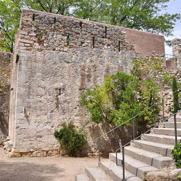Girona.- Torre Gironella emplaçada a la Caserna dels Alemanys, S. III a XVIII. Es tracta d'una torre quadrada de base romana (11/2013)