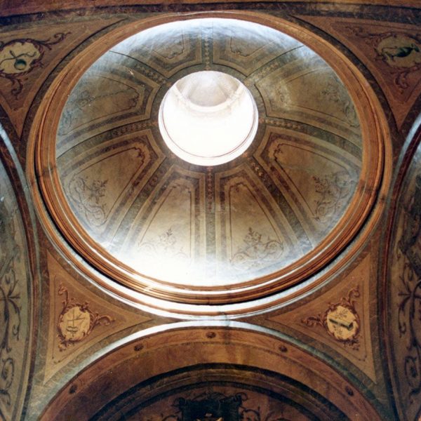 Vic.- Ajuntament, dels S. XIV a XVI. Saló de Plens de planta quadrada coberta amb una cúpula (9/2000)