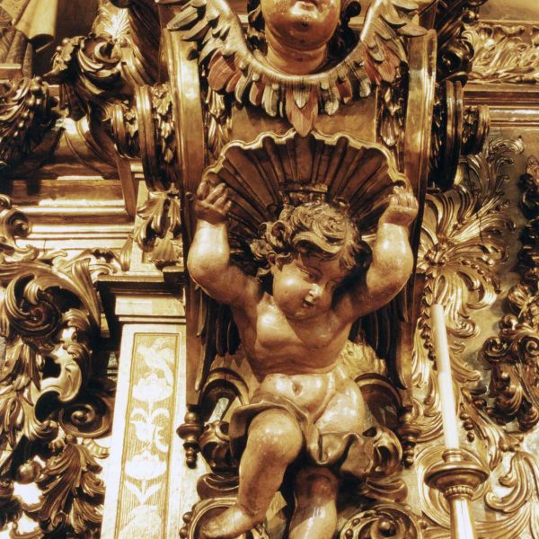 Vic.- Església barroca del Convent de Santa Teresa que consta d'una sola nau. Detall del retaule barroc atribuït a Pau Costa (8/2000)