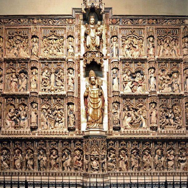 Vic.- Catedral de Sant Pere, S. XVIII/XIX. Antic retaule d'alabastre de l'altar major de Pere Oller del 1428 dedicat a la Mare de Déu i S. Pere (7/2018)