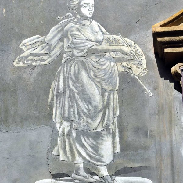 Vic.- Casa Masferrer, S. XIX/XX d'estil modernista destacable pels esgrafiats de la façana principal (5/2013)