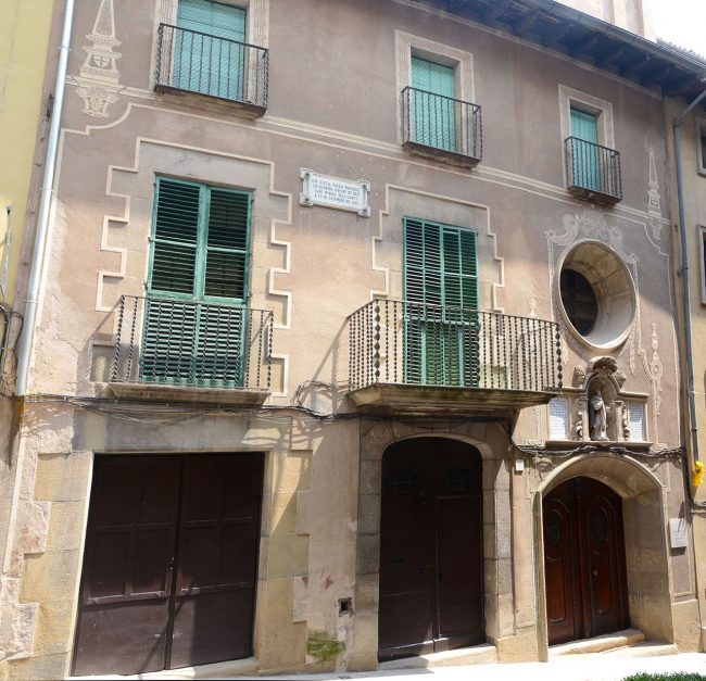 Vic.- Casa natal de Sant Miquel dels Sants i capella del S. XVIII. Nascut el 1591 la capella es va constuir l'any de la seva beatificació el 1779 (7/2018)