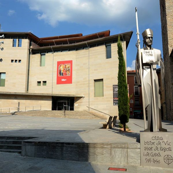 Vic.- Museu Episcopal de Vic (MEV) inaugurat el 2002 com successor del que va ser creat l’any 1891 contínua la tasca de conservar, estudiar i difondre els seus fons (8/2018)
